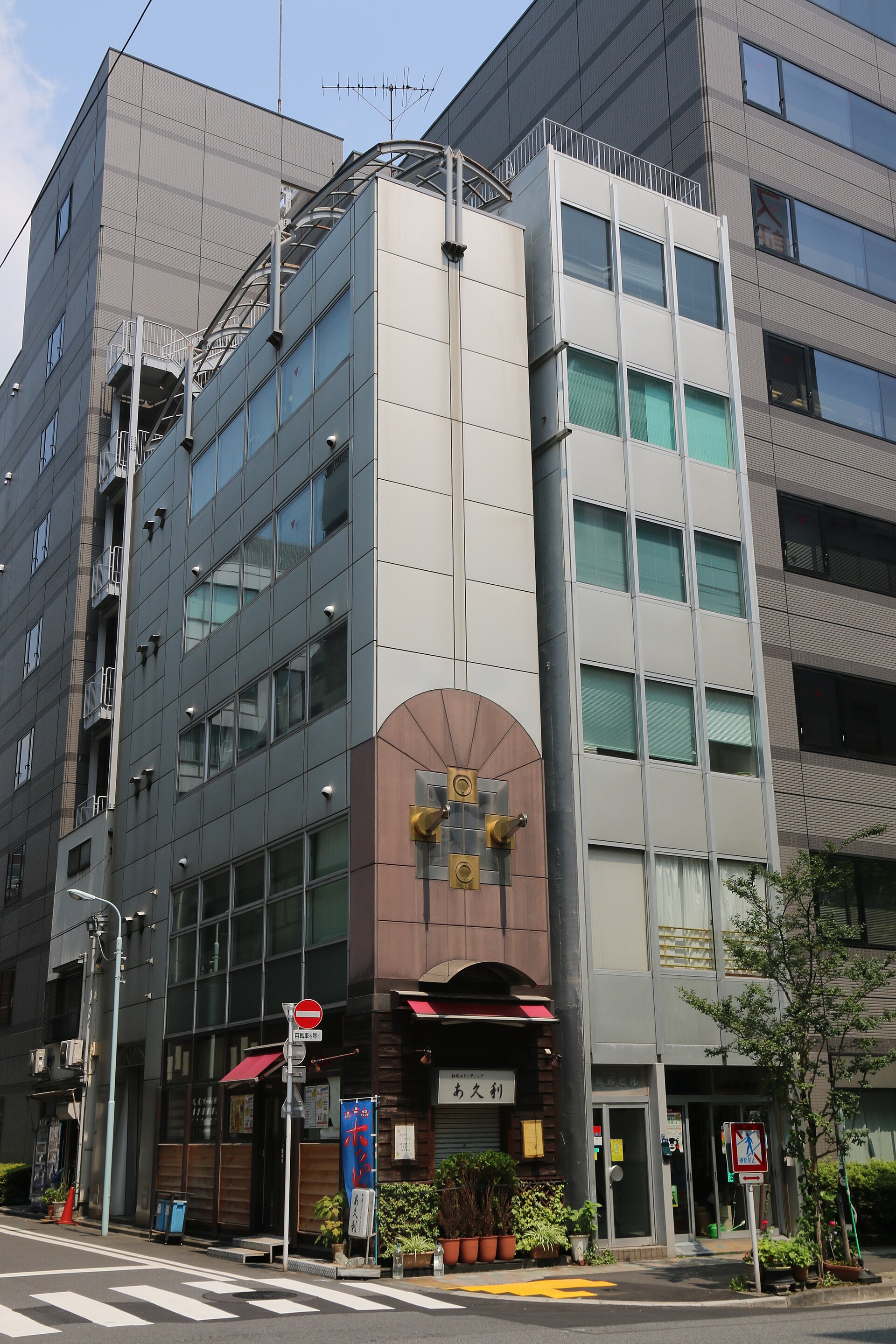 Tokyo narrow street