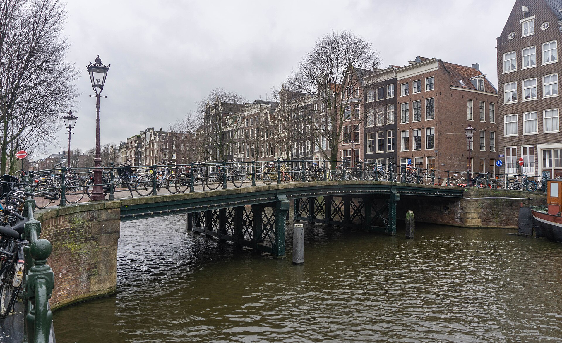 Amsterdam canal bridge accessible