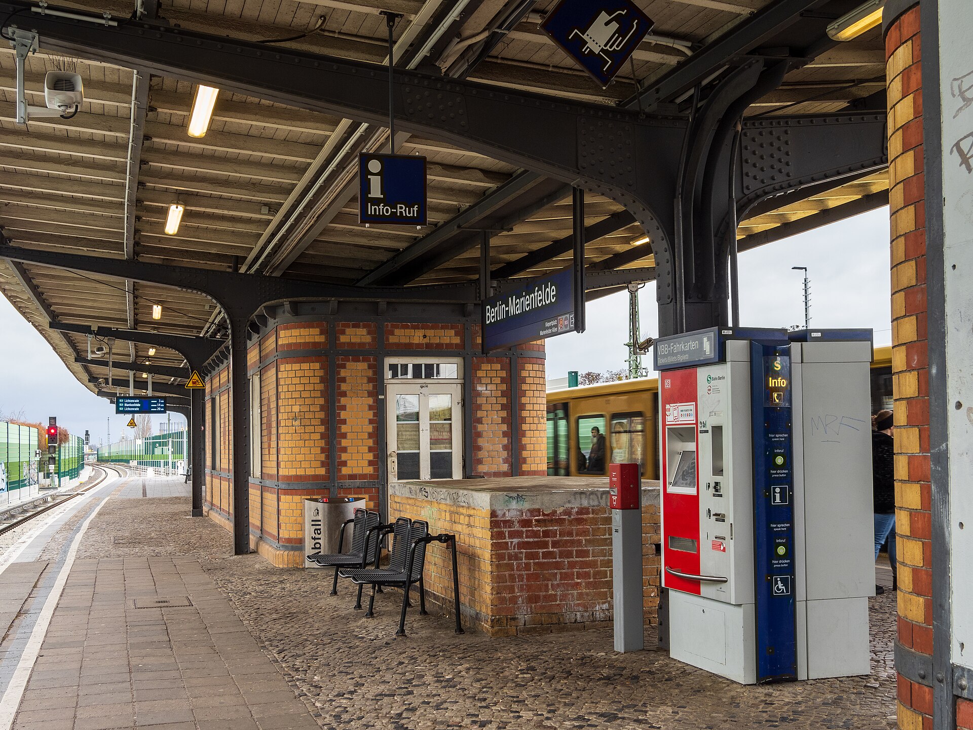 Berlin S-Bahn platform accessible