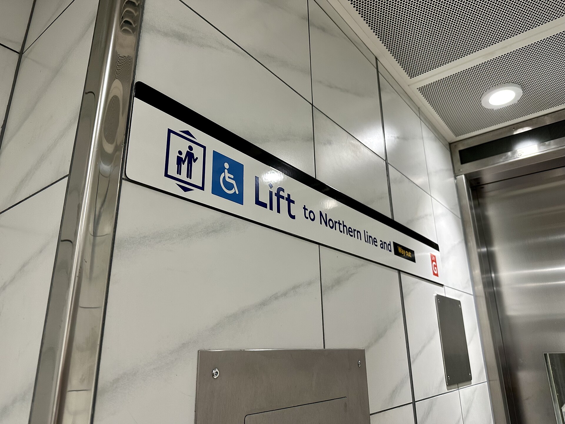 London Underground lift step free