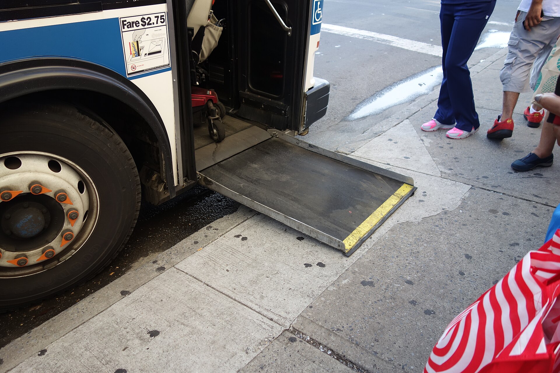 New York accessible bus ramp