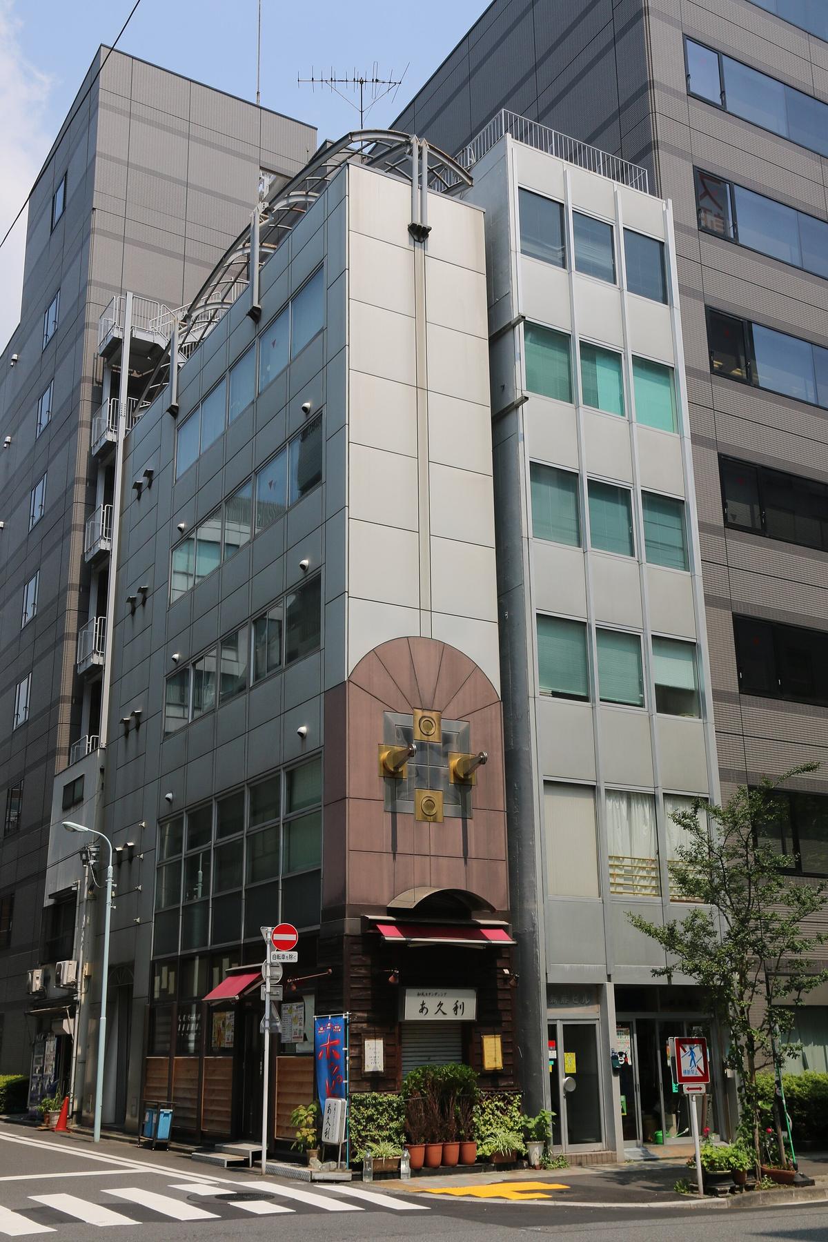 Tokyo narrow street