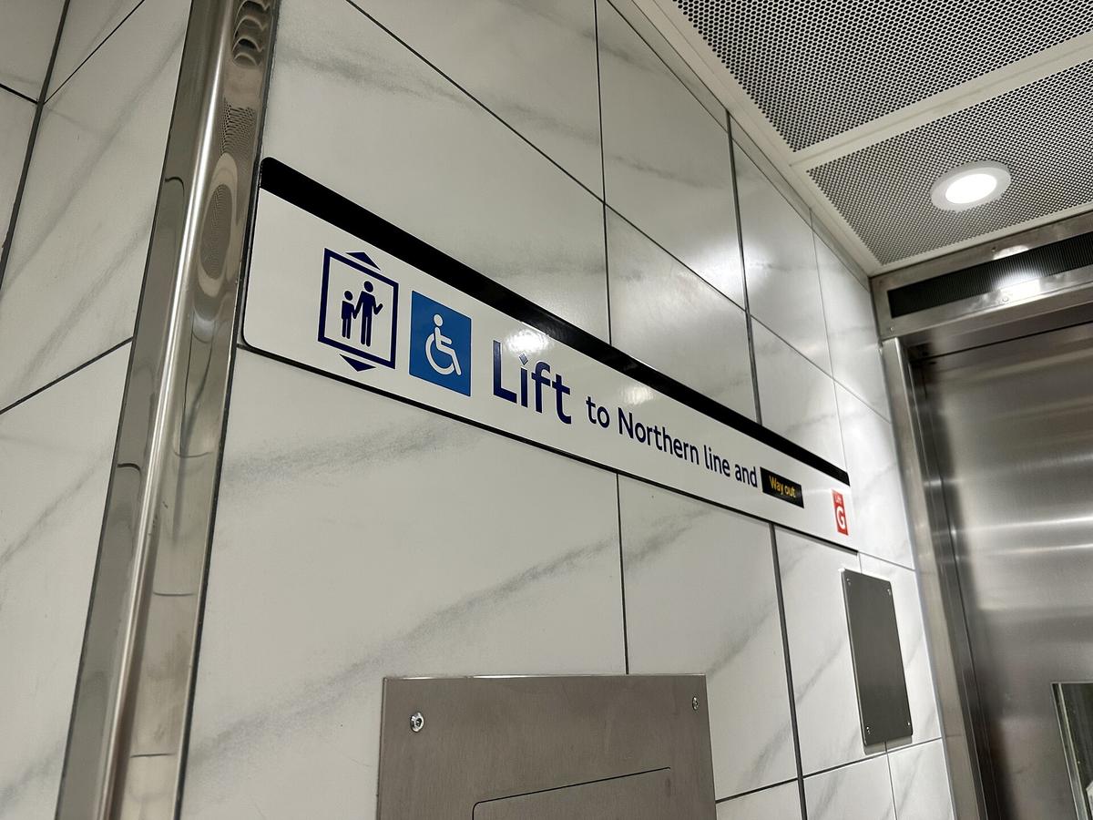 London Underground lift step free