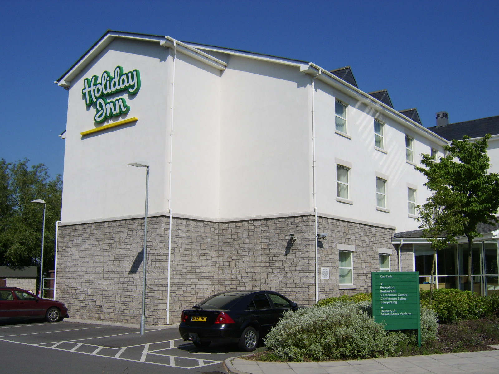 two travellers airport assistance